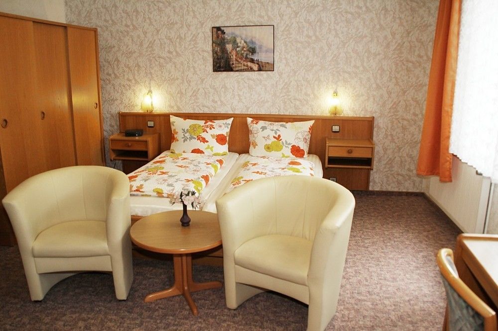 Hotel Pension Am Kurmittelhaus Бад-Ґрунд Екстер'єр фото