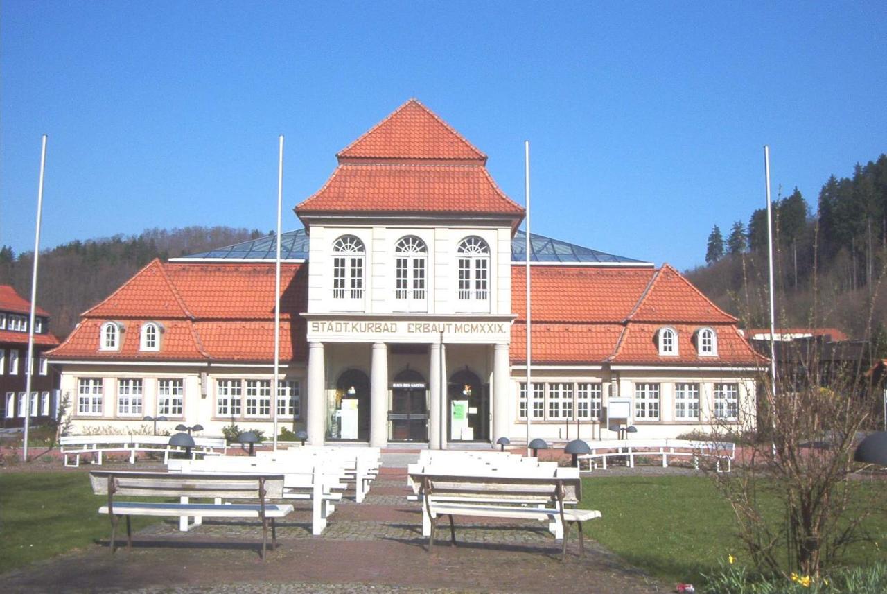 Hotel Pension Am Kurmittelhaus Бад-Ґрунд Екстер'єр фото