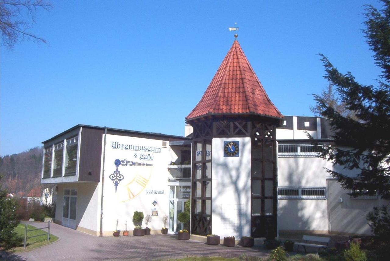 Hotel Pension Am Kurmittelhaus Бад-Ґрунд Екстер'єр фото