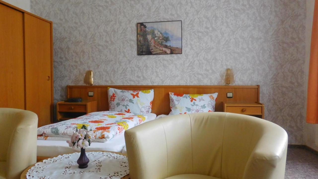 Hotel Pension Am Kurmittelhaus Бад-Ґрунд Екстер'єр фото